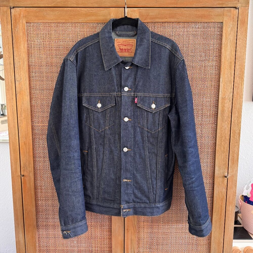 Levis Trucker Jacket - Dark Denim Rigid - Mens Size Large.